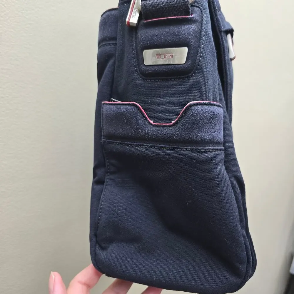 Tumi Sando Crossbody Shoulder Computer Messenger Laptop Bag Utility 6120D Black